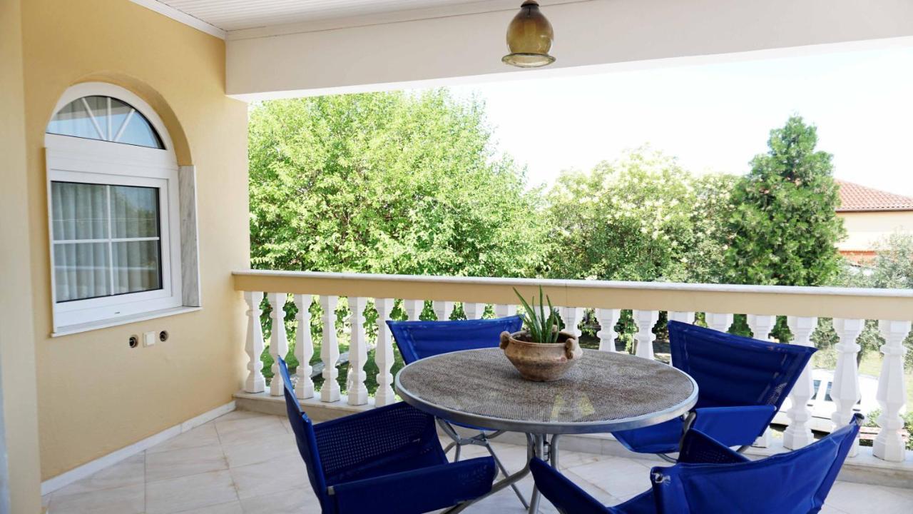 Villa Karras Vrasná Exteriér fotografie